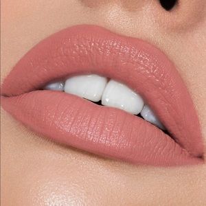 Kylie Cosmetics Makeup - Kylie Lip Kit Kylie Cosmetics Makeup - Kylie Lip Kit